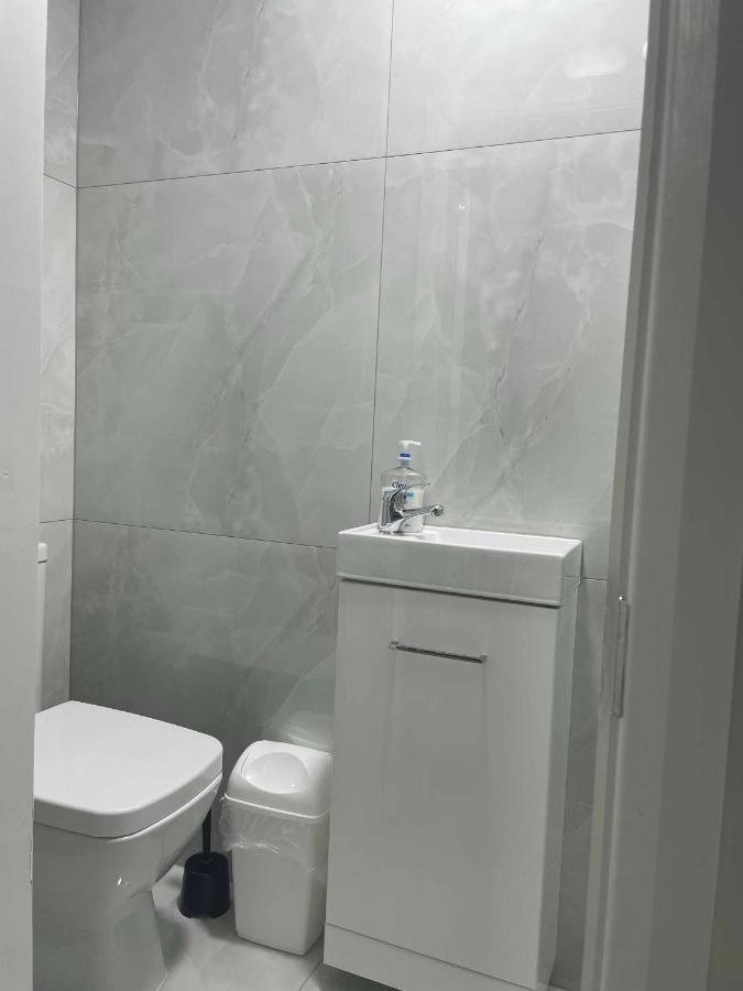 Studio Flat Private Bathroom Wc And Kitchenette London Kültér fotó